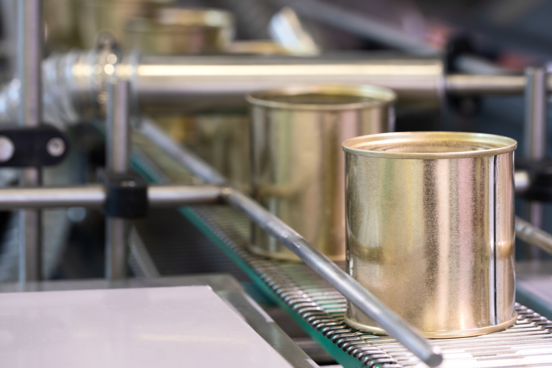 Industrial machine used in canning production A close-up view | 金屬包裝容器製造 | 三片式鐵罐製造 | 中國製罐金屬股份有限公司